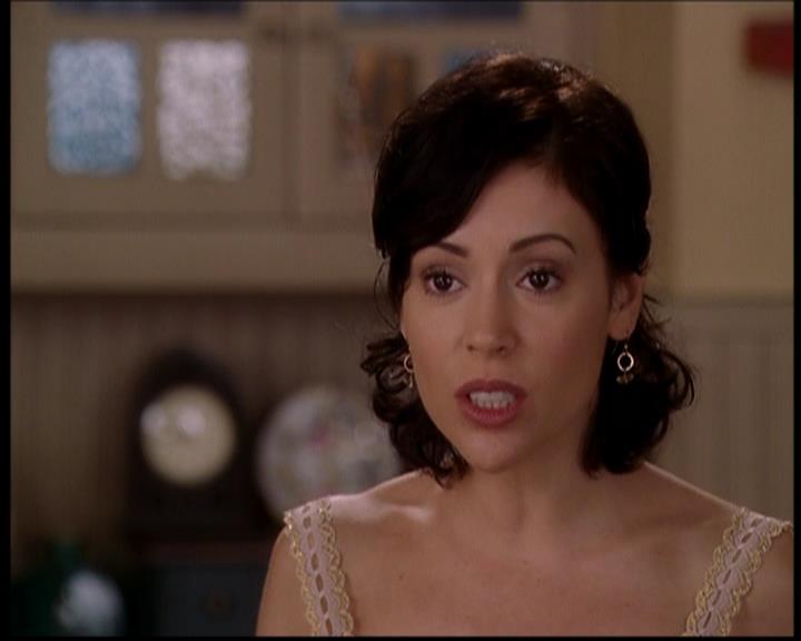 Charmed-Online-dot-709TheresSomethingAboutLeo0745.jpg