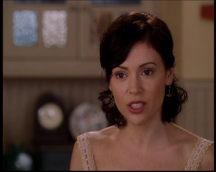 Charmed-Online-dot-709TheresSomethingAboutLeo0749.jpg
