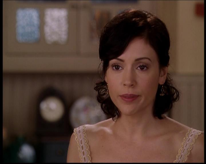 Charmed-Online-dot-709TheresSomethingAboutLeo0760.jpg