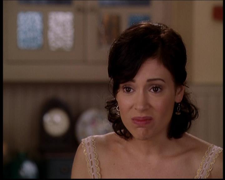 Charmed-Online-dot-709TheresSomethingAboutLeo0765.jpg