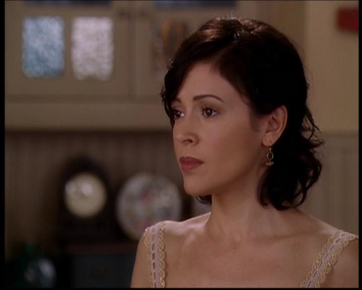 Charmed-Online-dot-709TheresSomethingAboutLeo0790.jpg