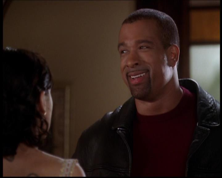 Charmed-Online-dot-709TheresSomethingAboutLeo0812.jpg