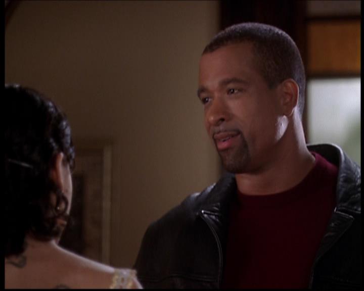 Charmed-Online-dot-709TheresSomethingAboutLeo0864.jpg