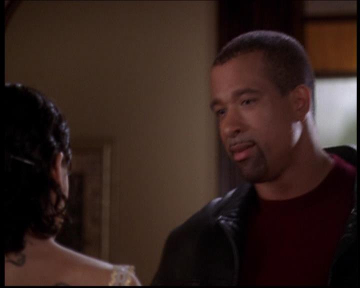 Charmed-Online-dot-709TheresSomethingAboutLeo0866.jpg