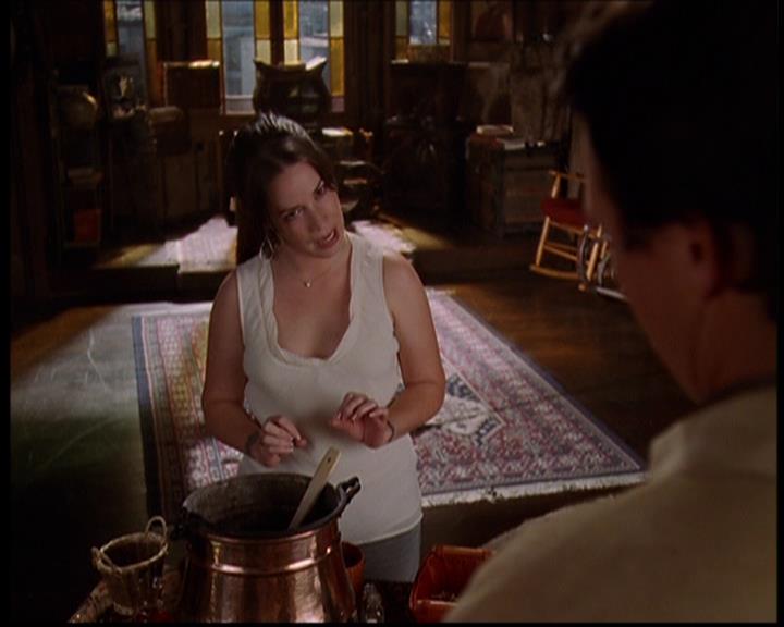 Charmed-Online-dot-709TheresSomethingAboutLeo0899.jpg