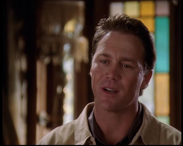 Charmed-Online-dot-709TheresSomethingAboutLeo0901.jpg