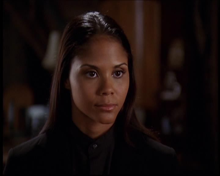 Charmed-Online-dot-709TheresSomethingAboutLeo0928.jpg