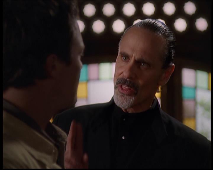Charmed-Online-dot-709TheresSomethingAboutLeo0951.jpg