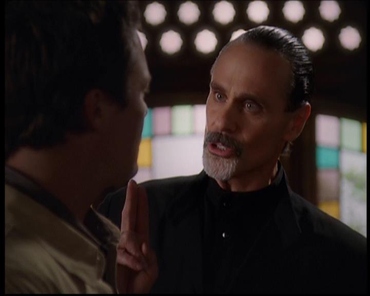 Charmed-Online-dot-709TheresSomethingAboutLeo0952.jpg