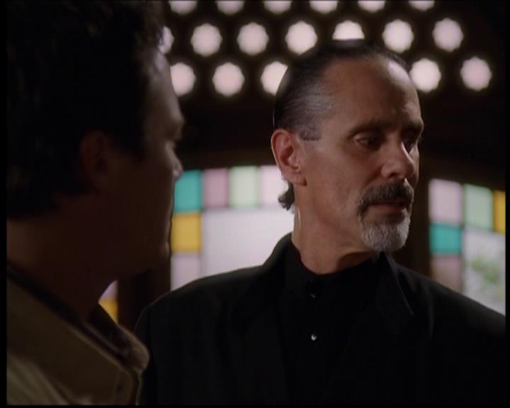 Charmed-Online-dot-709TheresSomethingAboutLeo0960.jpg