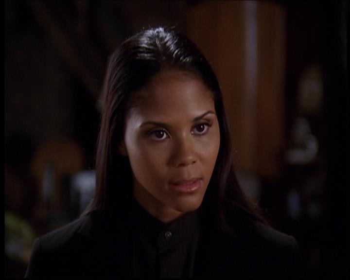 Charmed-Online-dot-709TheresSomethingAboutLeo0973.jpg