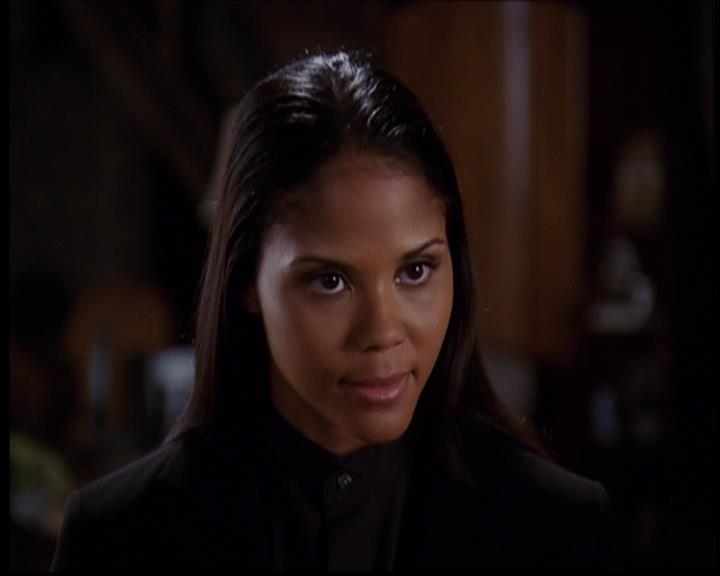 Charmed-Online-dot-709TheresSomethingAboutLeo0974.jpg
