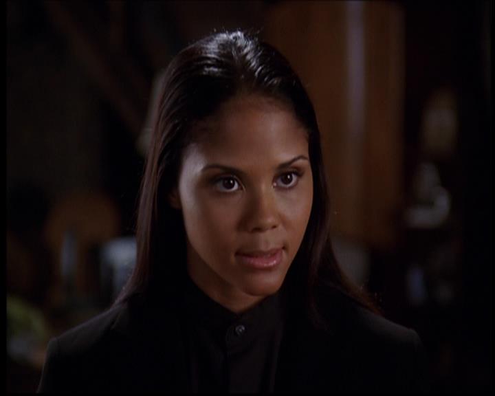 Charmed-Online-dot-709TheresSomethingAboutLeo0975.jpg