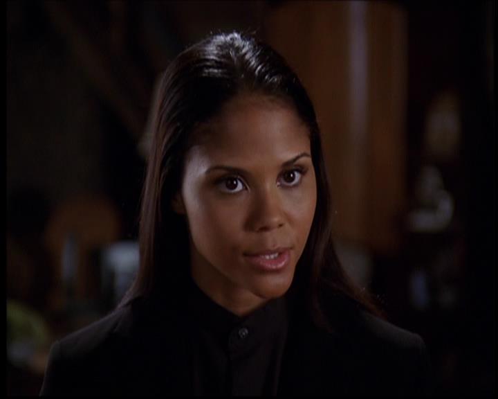 Charmed-Online-dot-709TheresSomethingAboutLeo0977.jpg