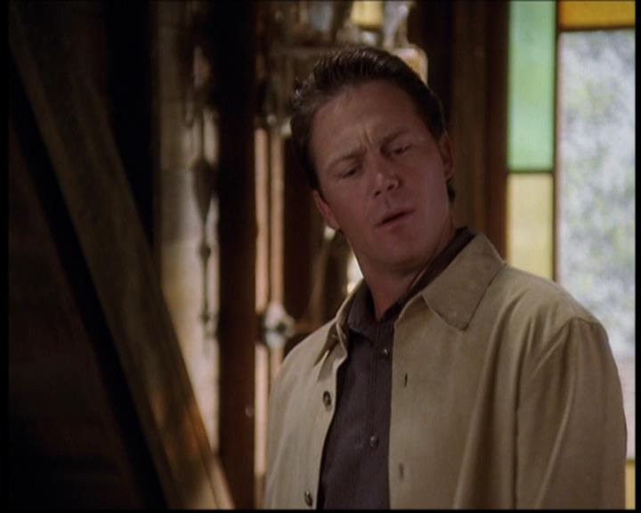 Charmed-Online-dot-709TheresSomethingAboutLeo0994.jpg