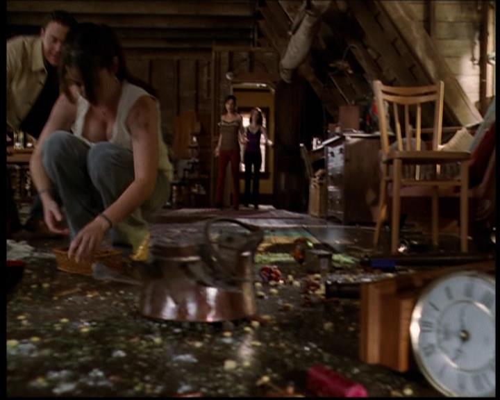 Charmed-Online-dot-709TheresSomethingAboutLeo1026.jpg