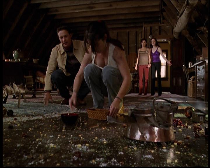 Charmed-Online-dot-709TheresSomethingAboutLeo1030.jpg