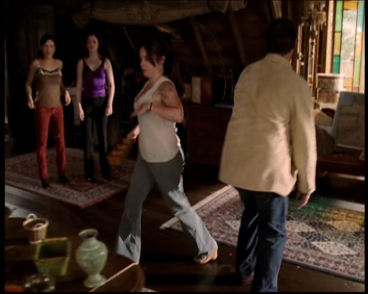 Charmed-Online-dot-709TheresSomethingAboutLeo1035.jpg