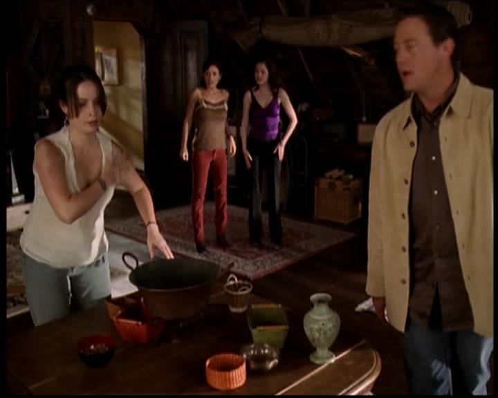 Charmed-Online-dot-709TheresSomethingAboutLeo1037.jpg