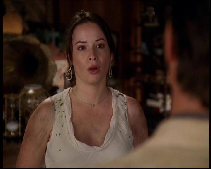 Charmed-Online-dot-709TheresSomethingAboutLeo1086.jpg