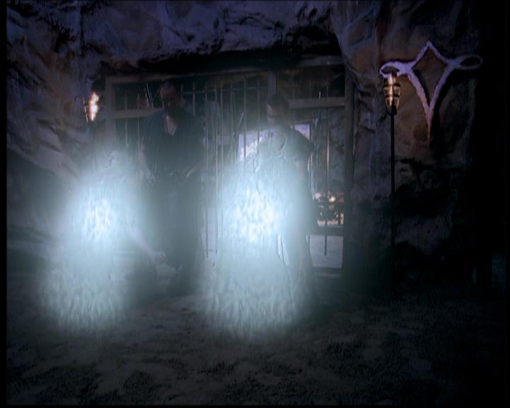 Charmed-Online-dot-709TheresSomethingAboutLeo1137.jpg