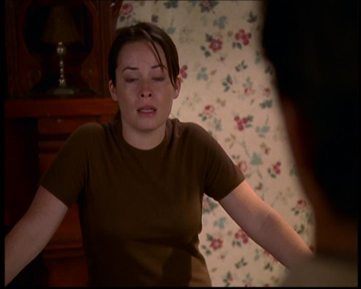 Charmed-Online-dot-709TheresSomethingAboutLeo1283.jpg