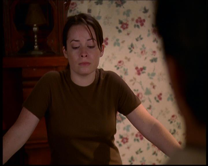 Charmed-Online-dot-709TheresSomethingAboutLeo1284.jpg