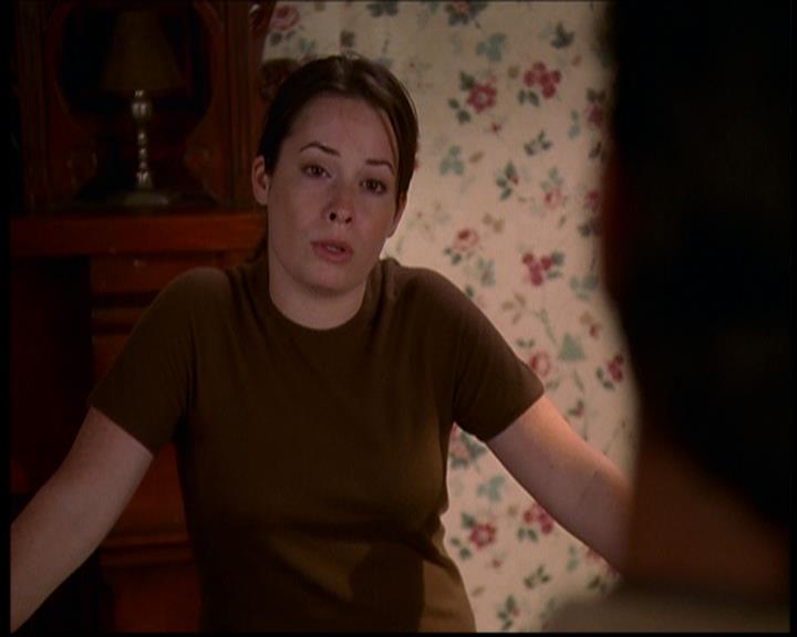 Charmed-Online-dot-709TheresSomethingAboutLeo1292.jpg