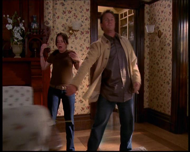 Charmed-Online-dot-709TheresSomethingAboutLeo1370.jpg