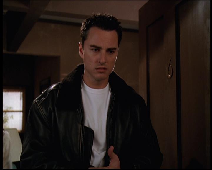 Charmed-Online-dot-709TheresSomethingAboutLeo1436.jpg