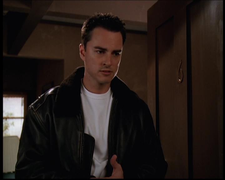Charmed-Online-dot-709TheresSomethingAboutLeo1437.jpg