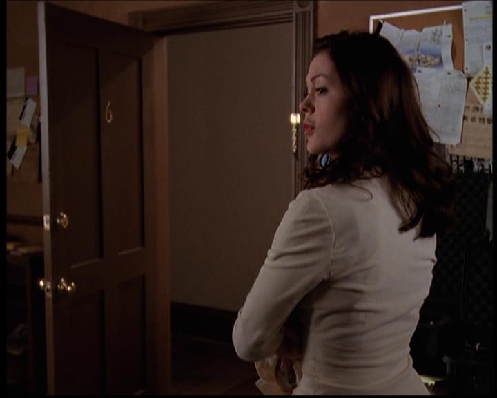 Charmed-Online-dot-709TheresSomethingAboutLeo1443.jpg
