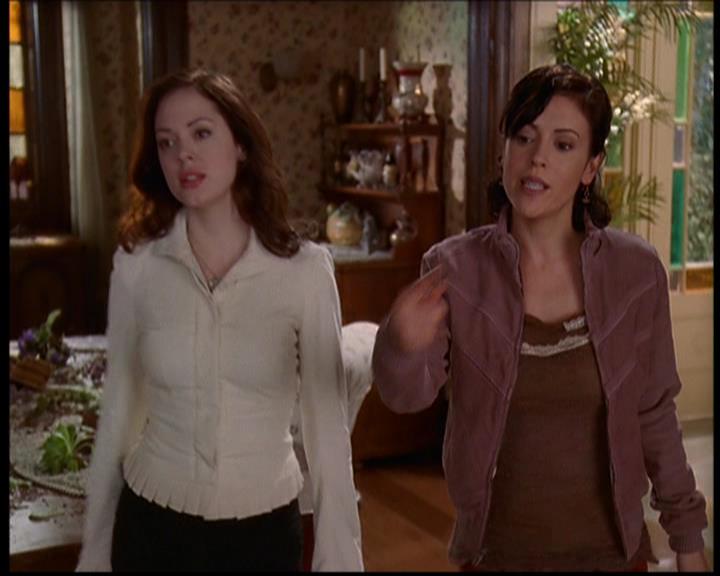 Charmed-Online-dot-709TheresSomethingAboutLeo1560.jpg