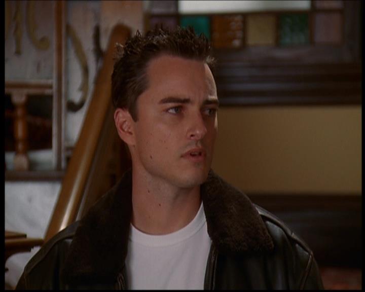 Charmed-Online-dot-709TheresSomethingAboutLeo1587.jpg