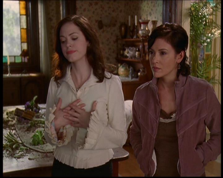 Charmed-Online-dot-709TheresSomethingAboutLeo1593.jpg