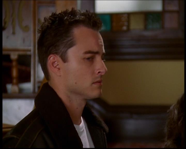 Charmed-Online-dot-709TheresSomethingAboutLeo1595.jpg