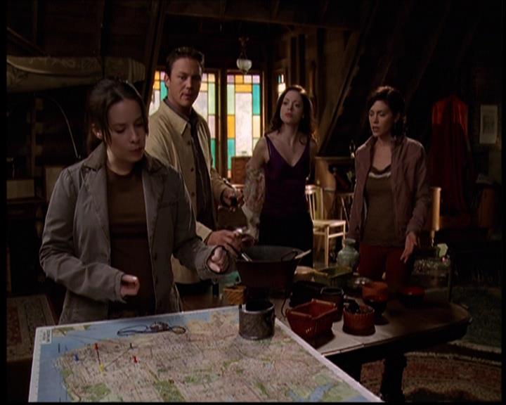 Charmed-Online-dot-709TheresSomethingAboutLeo1604.jpg