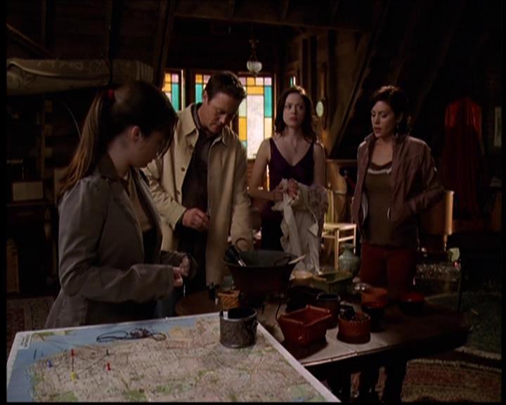 Charmed-Online-dot-709TheresSomethingAboutLeo1607.jpg
