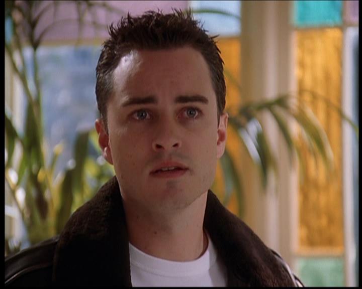 Charmed-Online-dot-709TheresSomethingAboutLeo1894.jpg