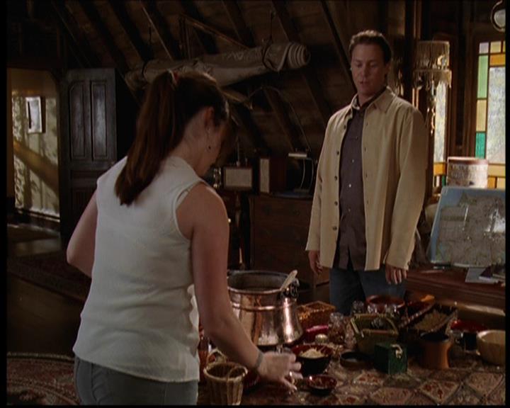 Charmed-Online-dot-709TheresSomethingAboutLeo2065.jpg