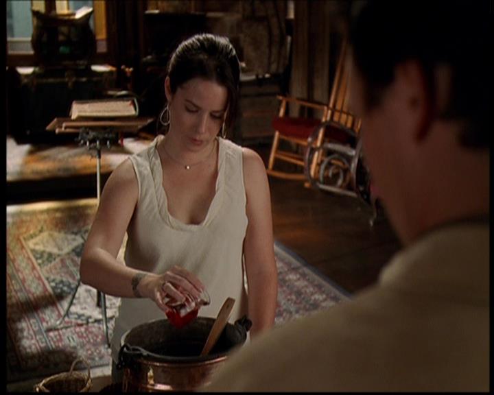 Charmed-Online-dot-709TheresSomethingAboutLeo2074.jpg