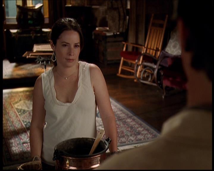 Charmed-Online-dot-709TheresSomethingAboutLeo2083.jpg