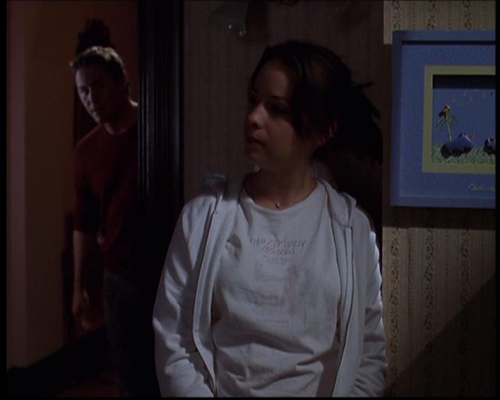 Charmed-Online-dot-709TheresSomethingAboutLeo2244.jpg
