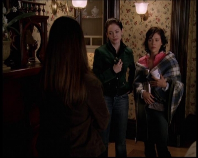 Charmed-Online-dot-709TheresSomethingAboutLeo0100.jpg