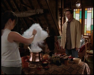 Charmed-Online-dot-709TheresSomethingAboutLeo2056.jpg