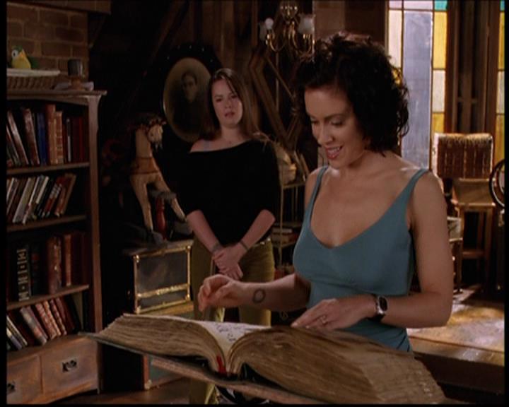 Charmed-Online-dot-711OrdinaryWitches0779.jpg Charmed-Online-dot-711OrdinaryWitches0779.jpg