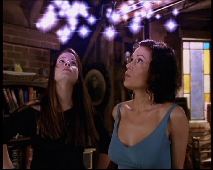 Charmed-Online-dot-711OrdinaryWitches0814.jpg Charmed-Online-dot-711OrdinaryWitches0814.jpg