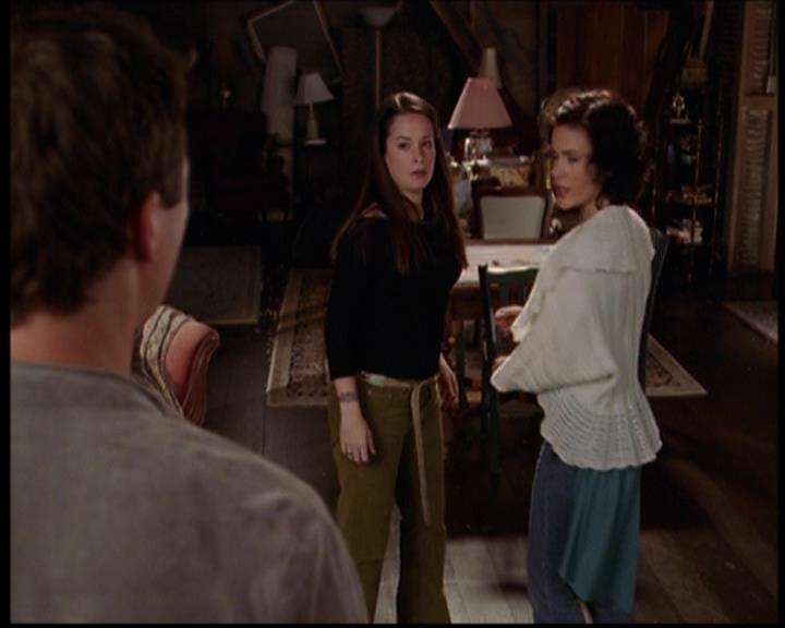 Charmed-Online-dot-711OrdinaryWitches1607.jpg Charmed-Online-dot-711OrdinaryWitches1607.jpg