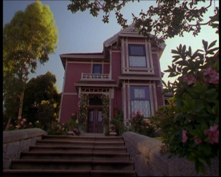 Charmed-Online-dot-712ExtremeHomeMakeoverWorldEdition0952.jpg
