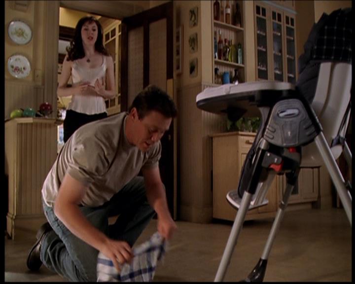 Charmed-Online-dot-719FreakyPhoebe0008.jpg